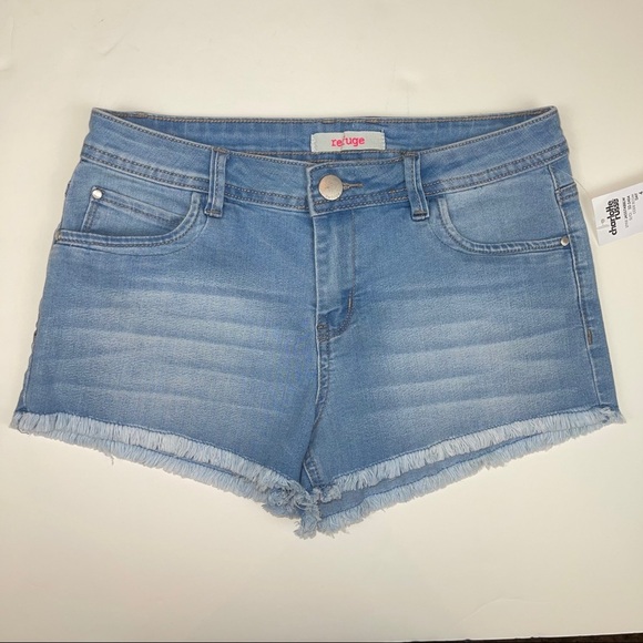 NEW Refuge Fray Hem Light Wash Jean Shorts 4 - Picture 3 of 14